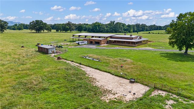 1050 SE 8th Street, Atkins, AR 72823
