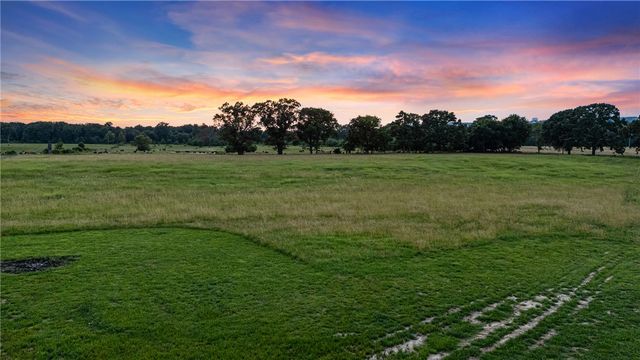 1050 SE 8th Street, Atkins, AR 72823