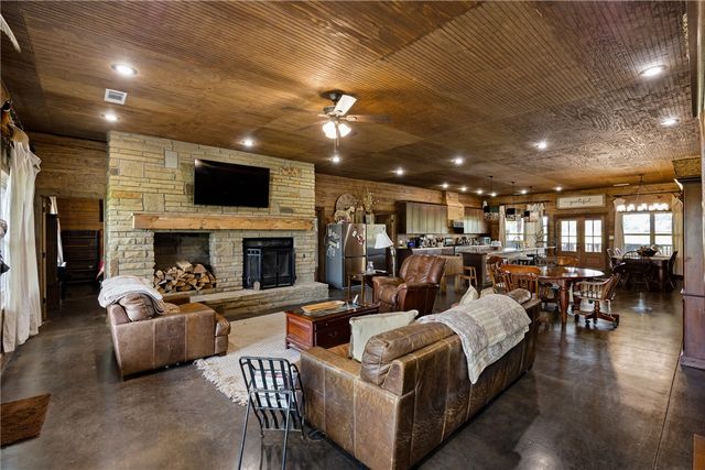 1050 SE 8th Street, Atkins, AR 72823