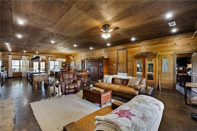 1050 SE 8th Street, Atkins, AR 72823
