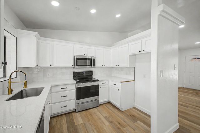 3802 W SUNLAND Avenue, Phoenix, AZ 85041