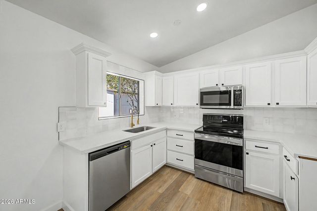 3802 W SUNLAND Avenue, Phoenix, AZ 85041
