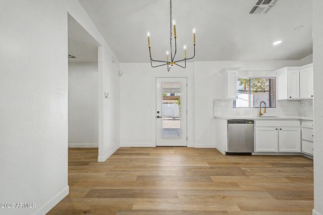 3802 W SUNLAND Avenue, Phoenix, AZ 85041