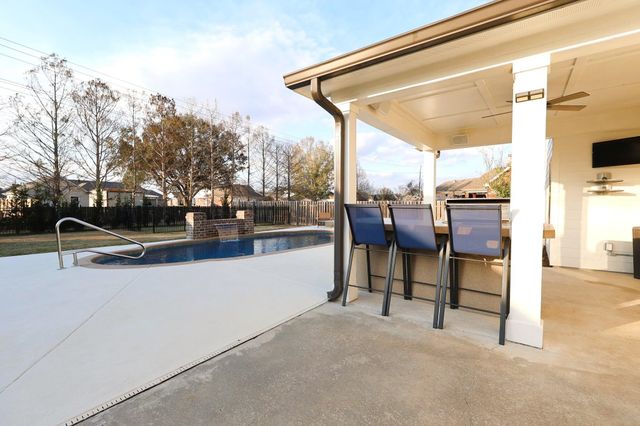 256 Riverwood Dr, Houma, LA 70360