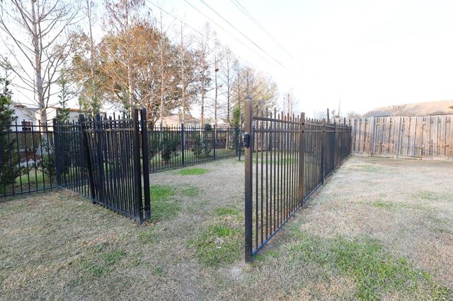 256 Riverwood Dr, Houma, LA 70360