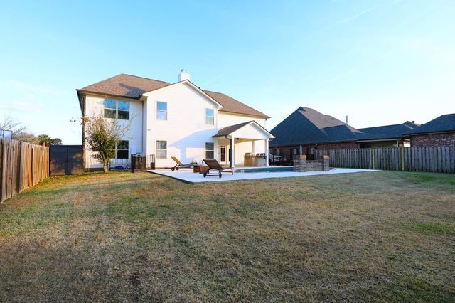 256 Riverwood Dr, Houma, LA 70360