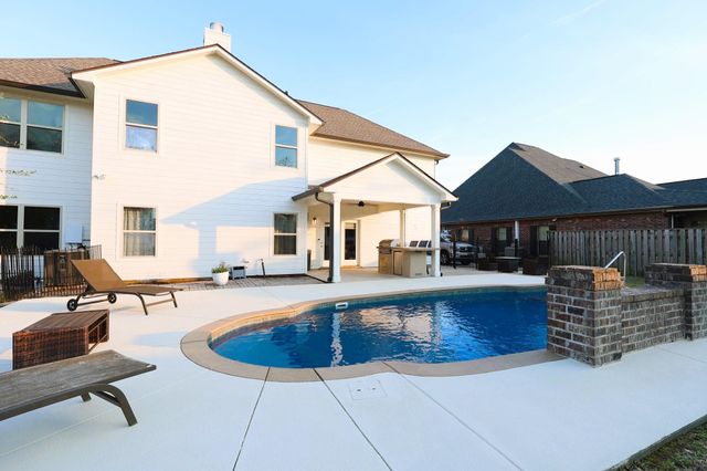 256 Riverwood Dr, Houma, LA 70360