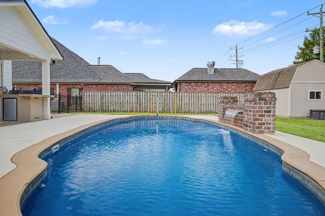 256 Riverwood Dr, Houma, LA 70360