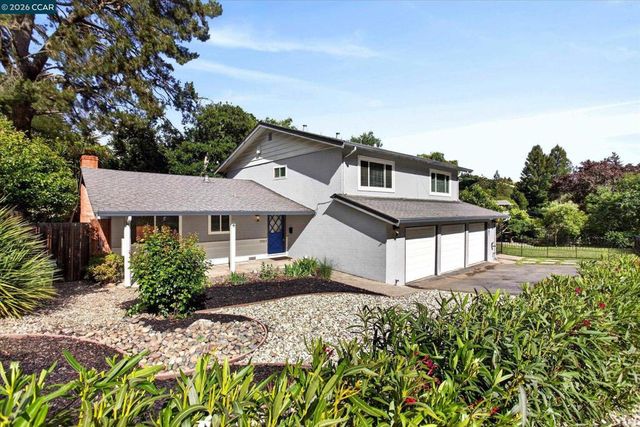 2083 Donald Dr, Moraga, CA 94556
