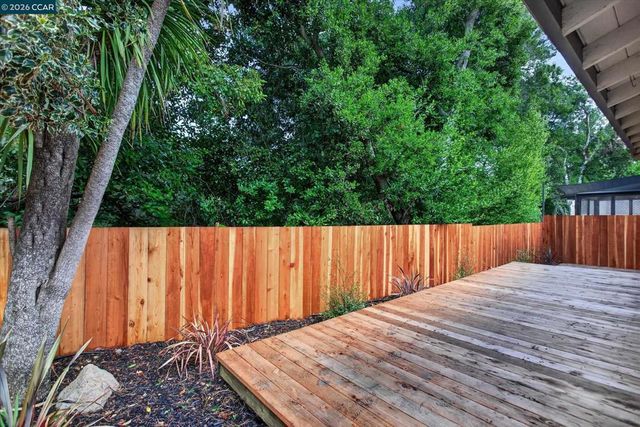 2083 Donald Dr, Moraga, CA 94556