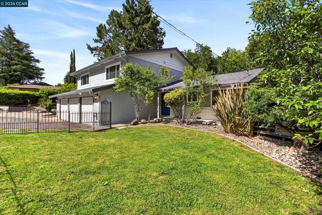 2083 Donald Dr, Moraga, CA 94556