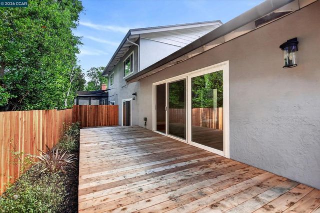 2083 Donald Dr, Moraga, CA 94556
