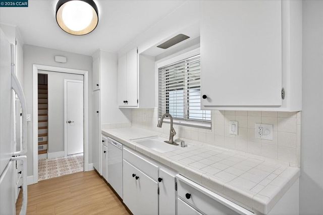2083 Donald Dr, Moraga, CA 94556