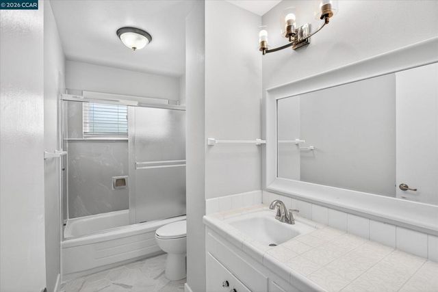 2083 Donald Dr, Moraga, CA 94556