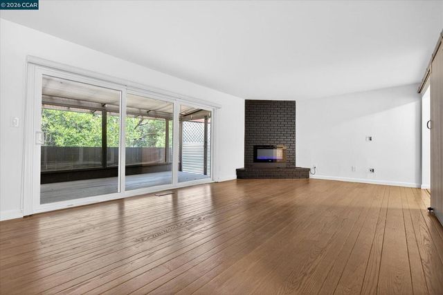 2083 Donald Dr, Moraga, CA 94556