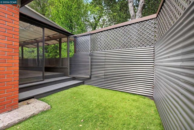 2083 Donald Dr, Moraga, CA 94556
