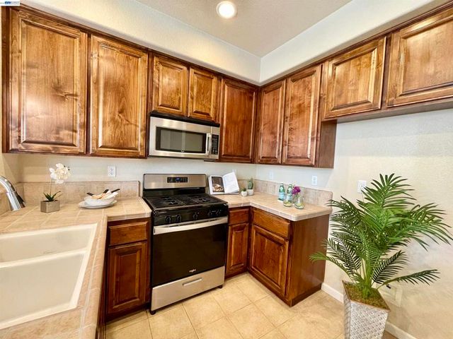 3901 Forest Cir, Castro Valley, CA 94546