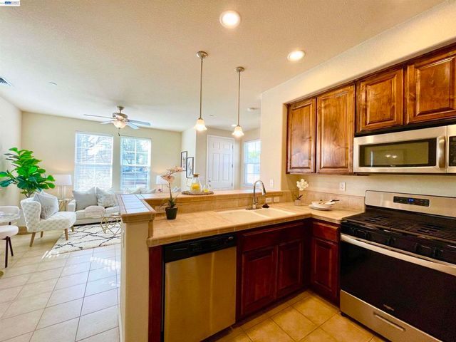 3901 Forest Cir, Castro Valley, CA 94546