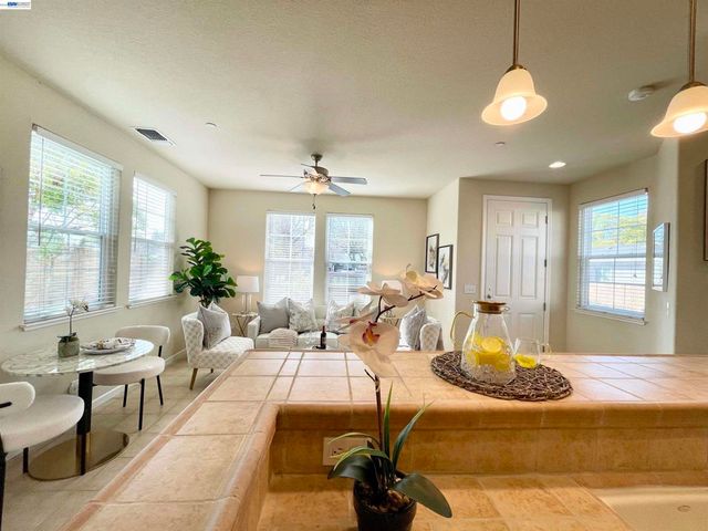 3901 Forest Cir, Castro Valley, CA 94546