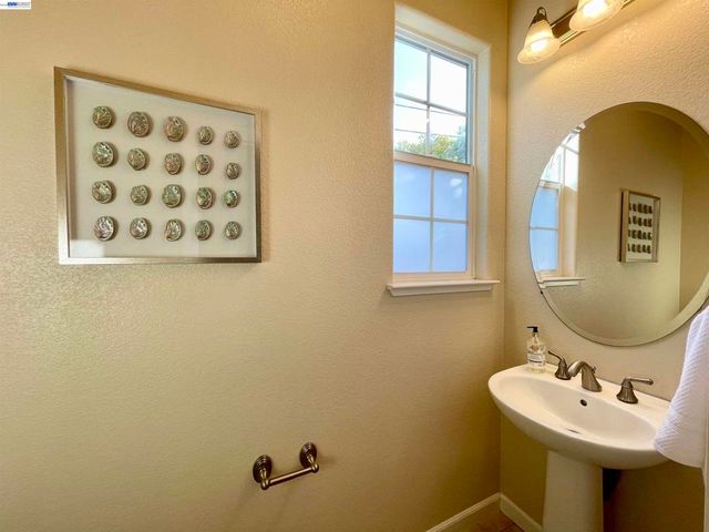 3901 Forest Cir, Castro Valley, CA 94546