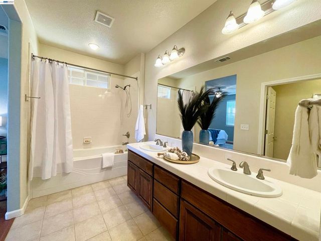 3901 Forest Cir, Castro Valley, CA 94546