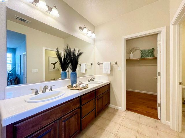 3901 Forest Cir, Castro Valley, CA 94546