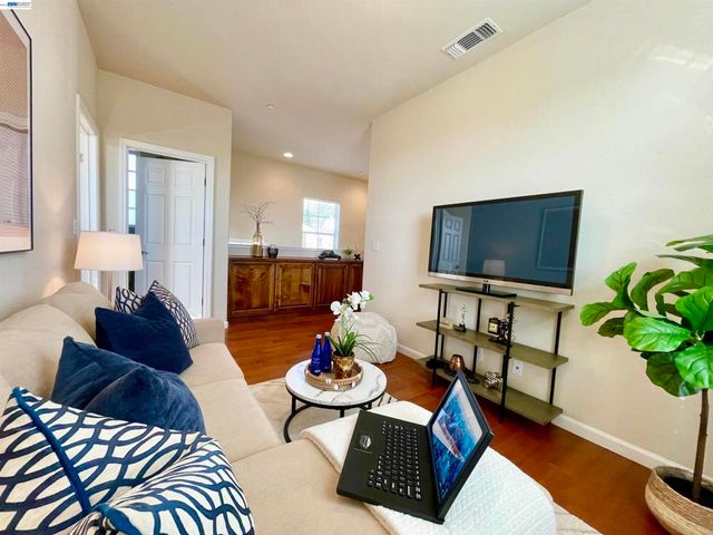 3901 Forest Cir, Castro Valley, CA 94546