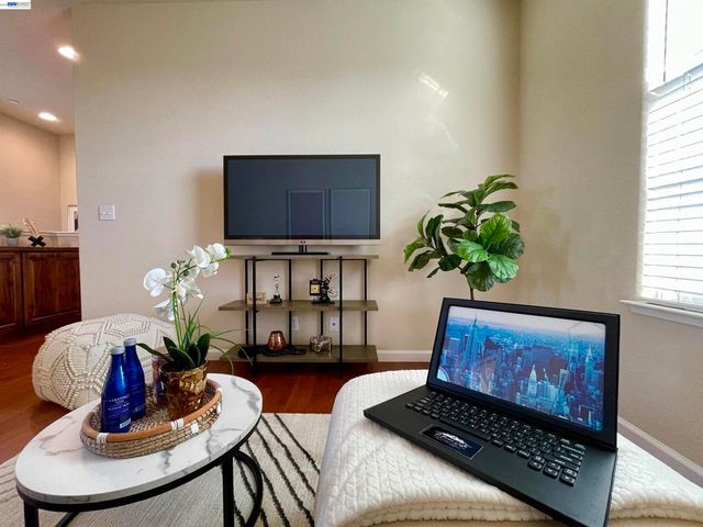 3901 Forest Cir, Castro Valley, CA 94546