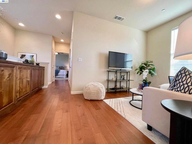 3901 Forest Cir, Castro Valley, CA 94546