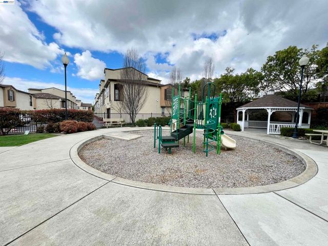 3901 Forest Cir, Castro Valley, CA 94546