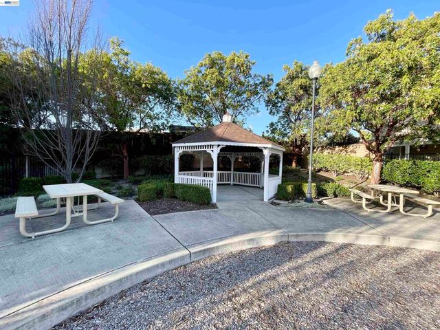 3901 Forest Cir, Castro Valley, CA 94546