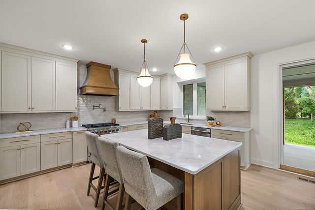 1051 E Avon Road, Rochester Hills, MI 48307