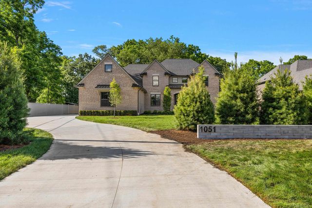 1051 E Avon Road, Rochester Hills, MI 48307