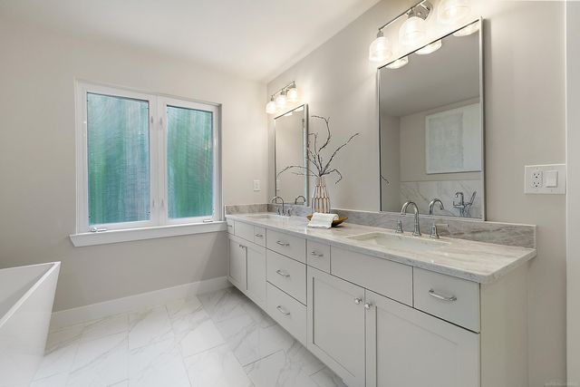1051 E Avon Road, Rochester Hills, MI 48307