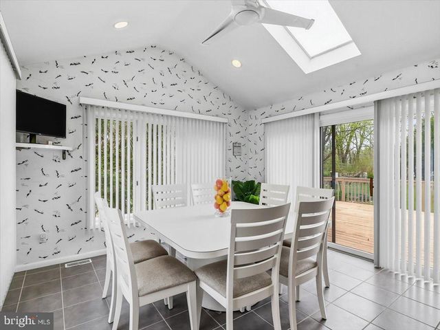 14 VASSAR RD, Broomall, PA 19008