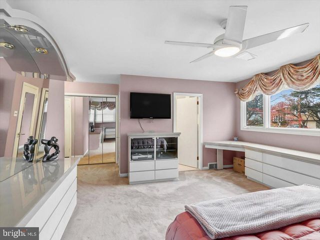 14 VASSAR RD, Broomall, PA 19008