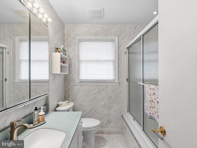 14 VASSAR RD, Broomall, PA 19008