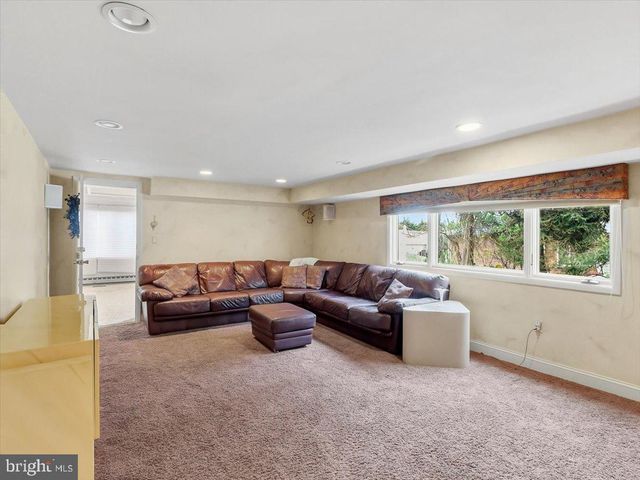 14 VASSAR RD, Broomall, PA 19008