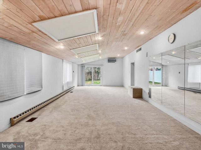 14 VASSAR RD, Broomall, PA 19008