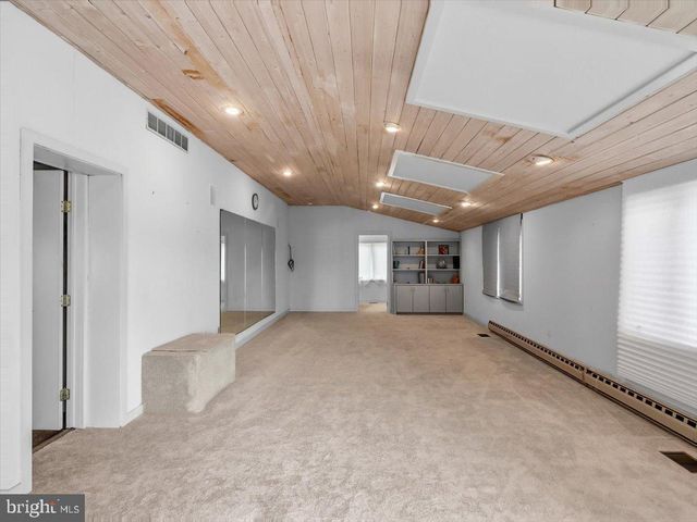 14 VASSAR RD, Broomall, PA 19008