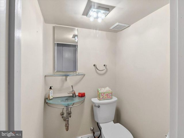 14 VASSAR RD, Broomall, PA 19008
