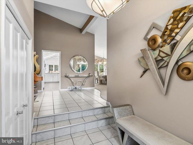14 VASSAR RD, Broomall, PA 19008