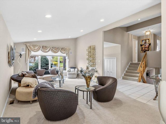 14 VASSAR RD, Broomall, PA 19008