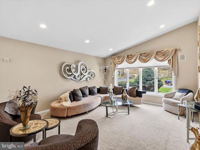 14 VASSAR RD, Broomall, PA 19008