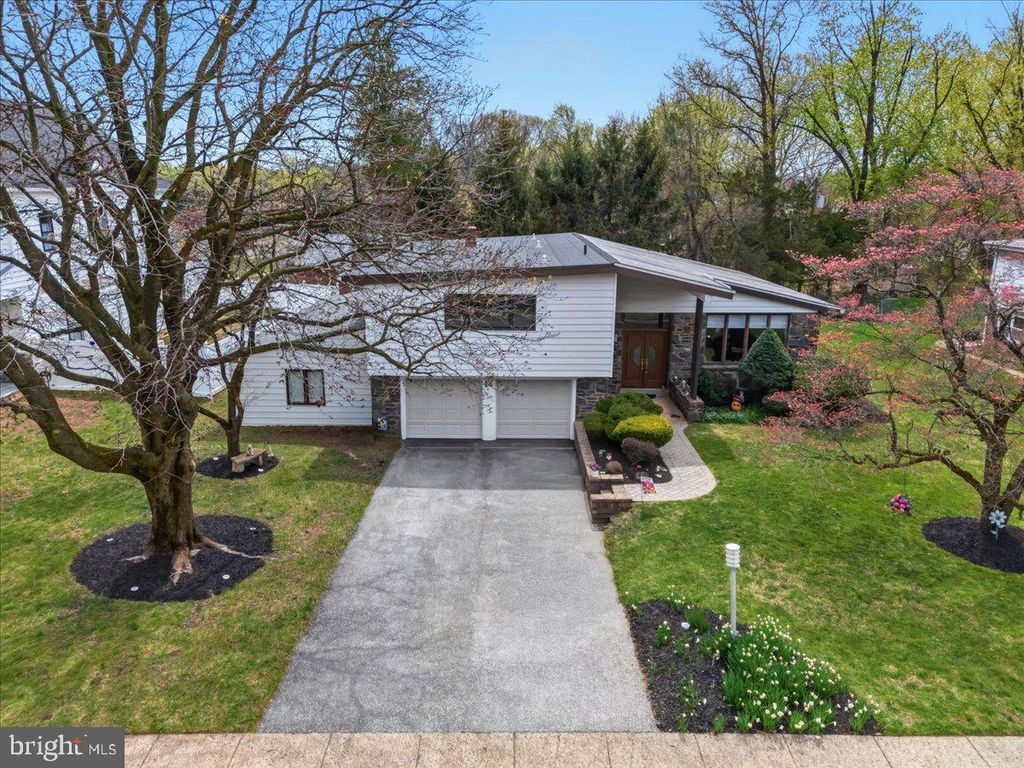 14 VASSAR RD, Broomall, PA 19008