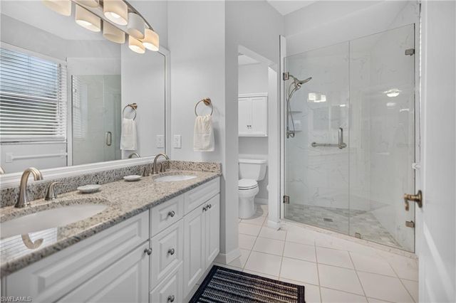 528 Lake Louise CIR 301, Naples, FL 34110