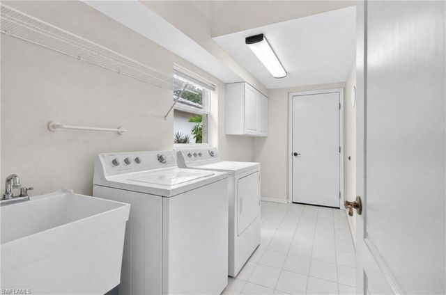 528 Lake Louise CIR 301, Naples, FL 34110