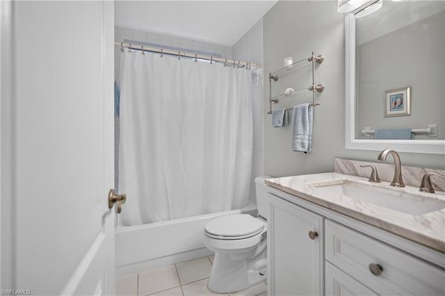 528 Lake Louise CIR 301, Naples, FL 34110
