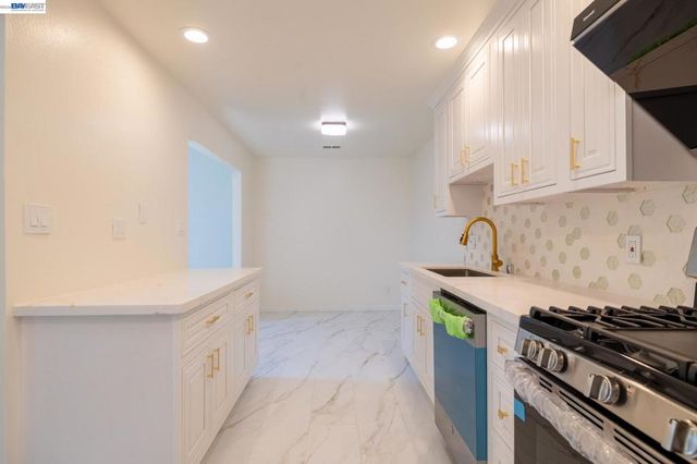 2540 E 16Th St, Oakland, CA 94601
