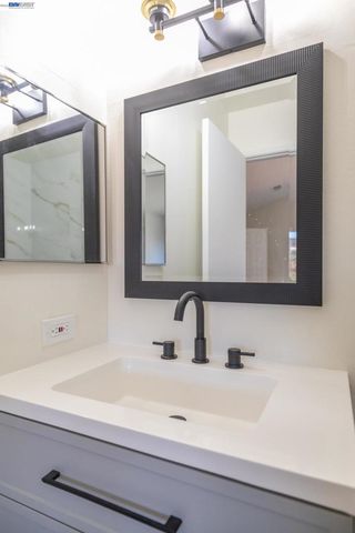 2540 E 16Th St, Oakland, CA 94601